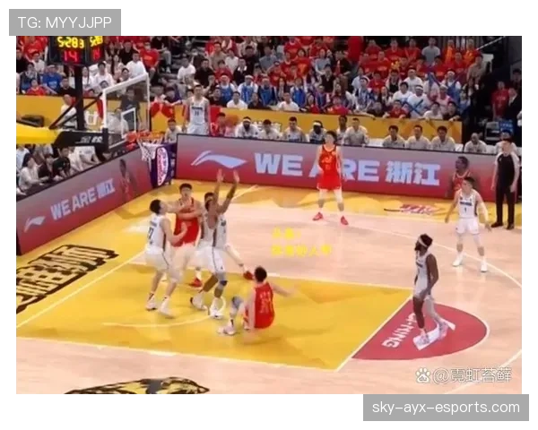 篮球场上持球五秒违例具体指什么?规则解读与常见场景 篮球场上持球五秒违例具体指什么?规则解读与常见场景